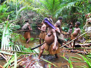 <strong>Lire la suite</strong><br>Voyage en Papouasie (Asmat et Korowai) 2009 Voyage en Papouasie (Asmat et Korowai) 2009