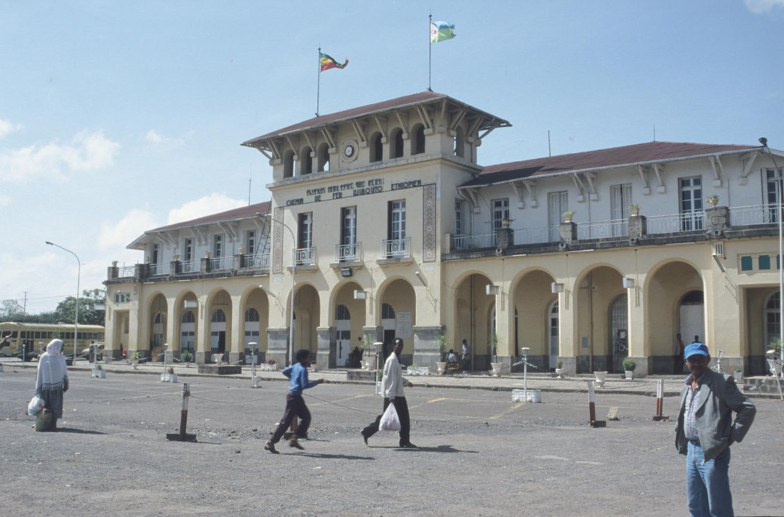 Gare de la ligne Adis - Djibouti (modernisée récemment par les chinois)