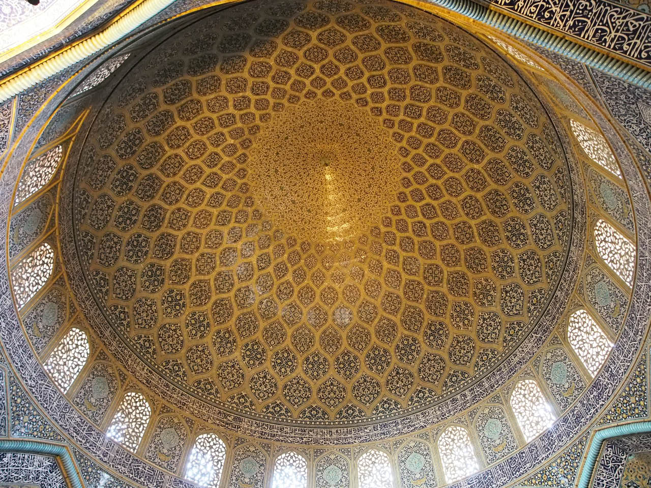 coupole en mosaique de la mosquée Lotfallah
