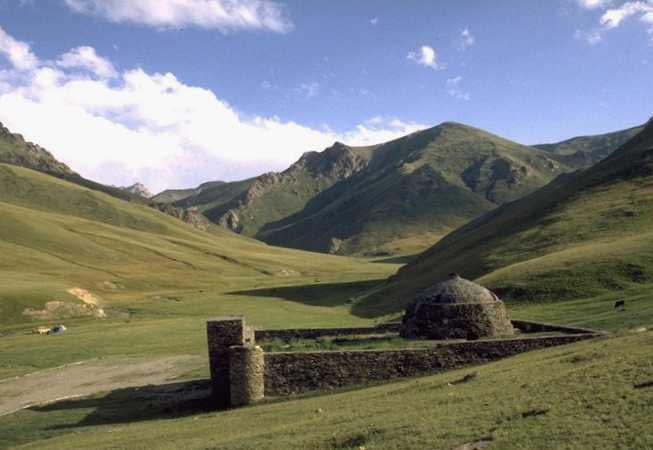 Kirghizie- caravansérail sur une route de la soie