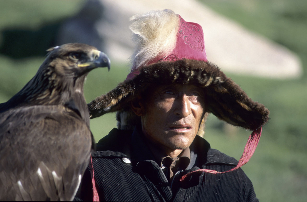 Mongolie: chasseur et son aigle
