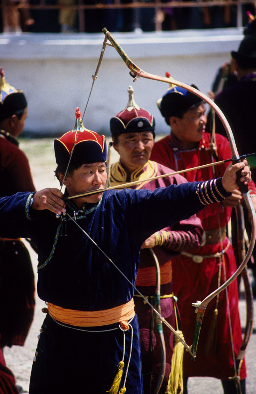 Mongolie:  Tireur a l'arc au Nadam