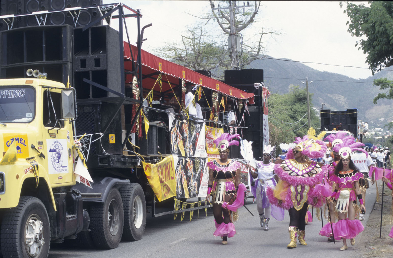 carnaval- char et musique (bruit?)