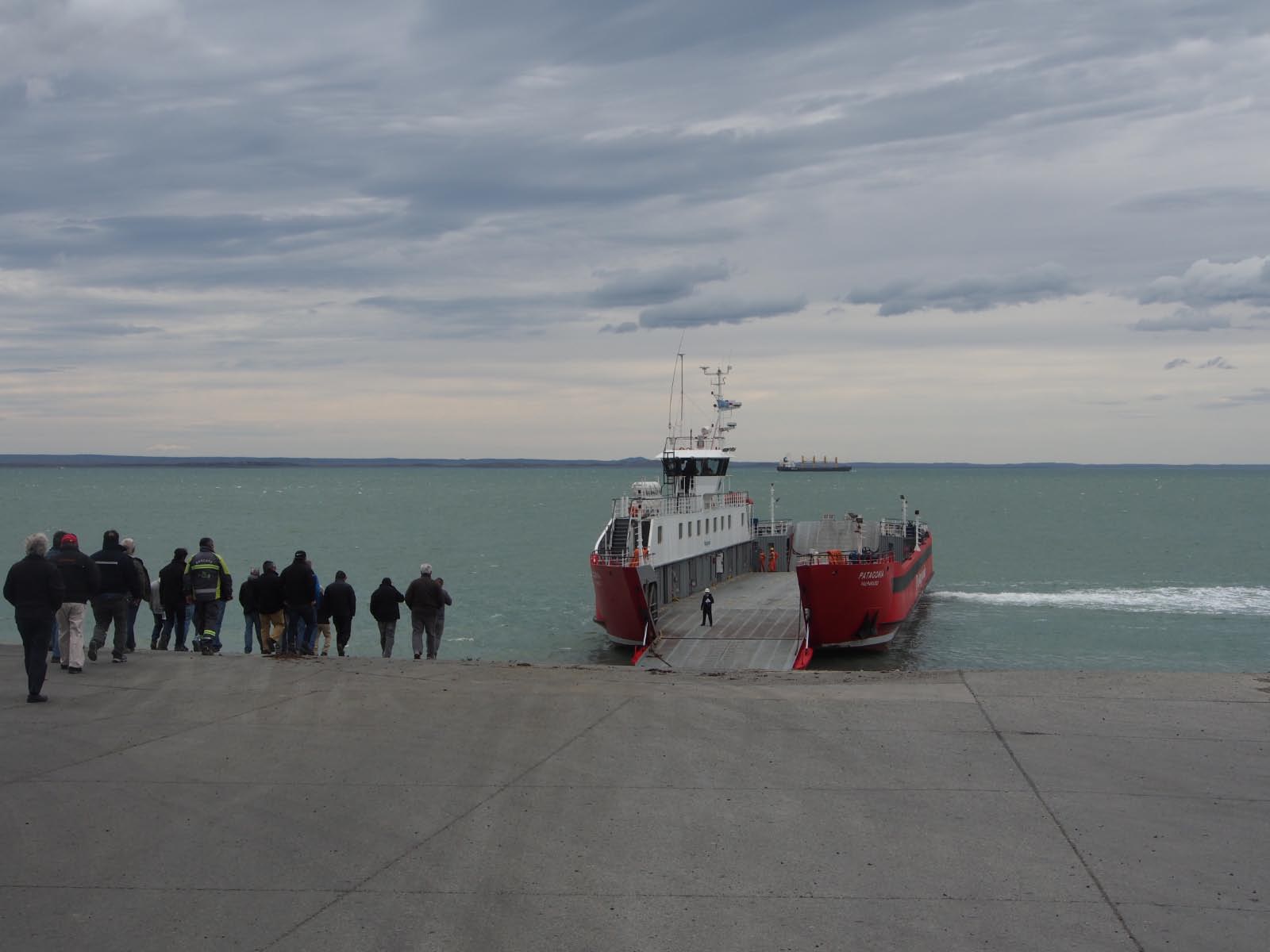 ferry sur la détroit de Magellan