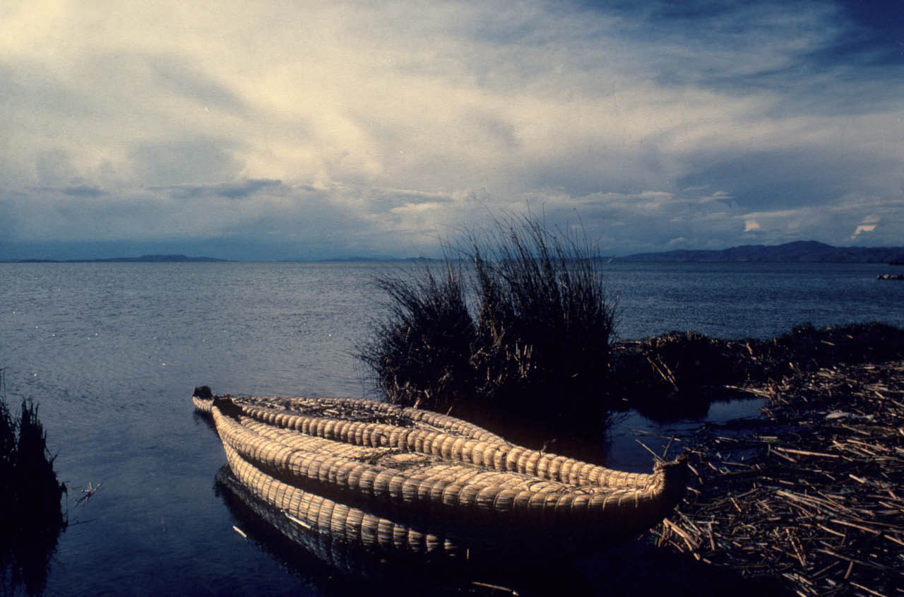 barque des Uros sur le Titicaca 