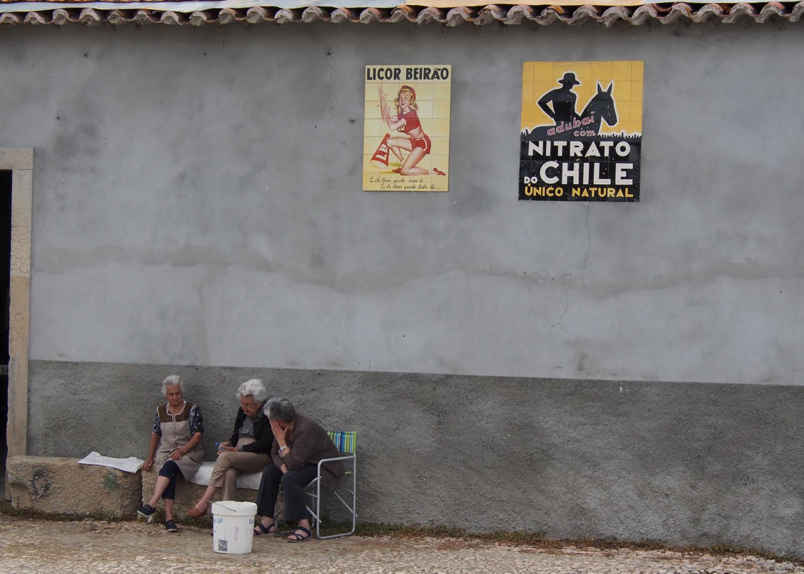 vieille pub pour les engrais du Chili dans un village du haut Duro