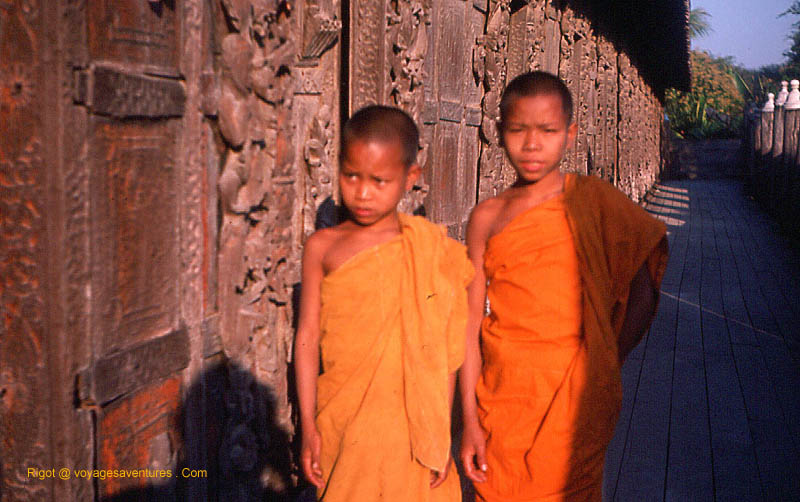 jeunes moines Bouddhistes