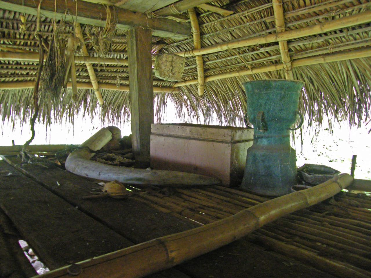 Défense d'éléphant et tambour de bronze, témoignage des échanges commerciaux très anciens dans la région