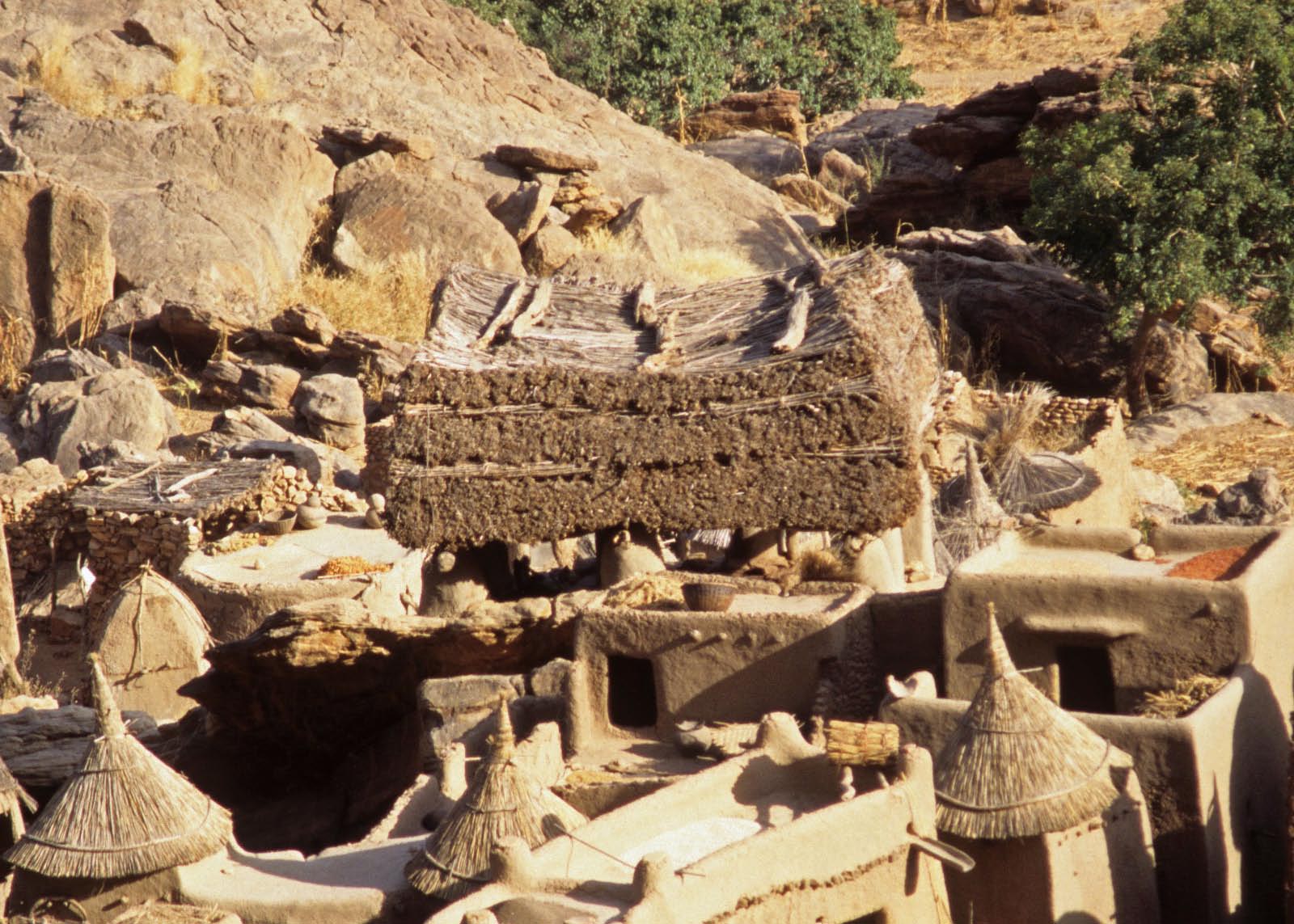 Case a palabre où siègent les gardiens de la tradition (Pays Dogon)