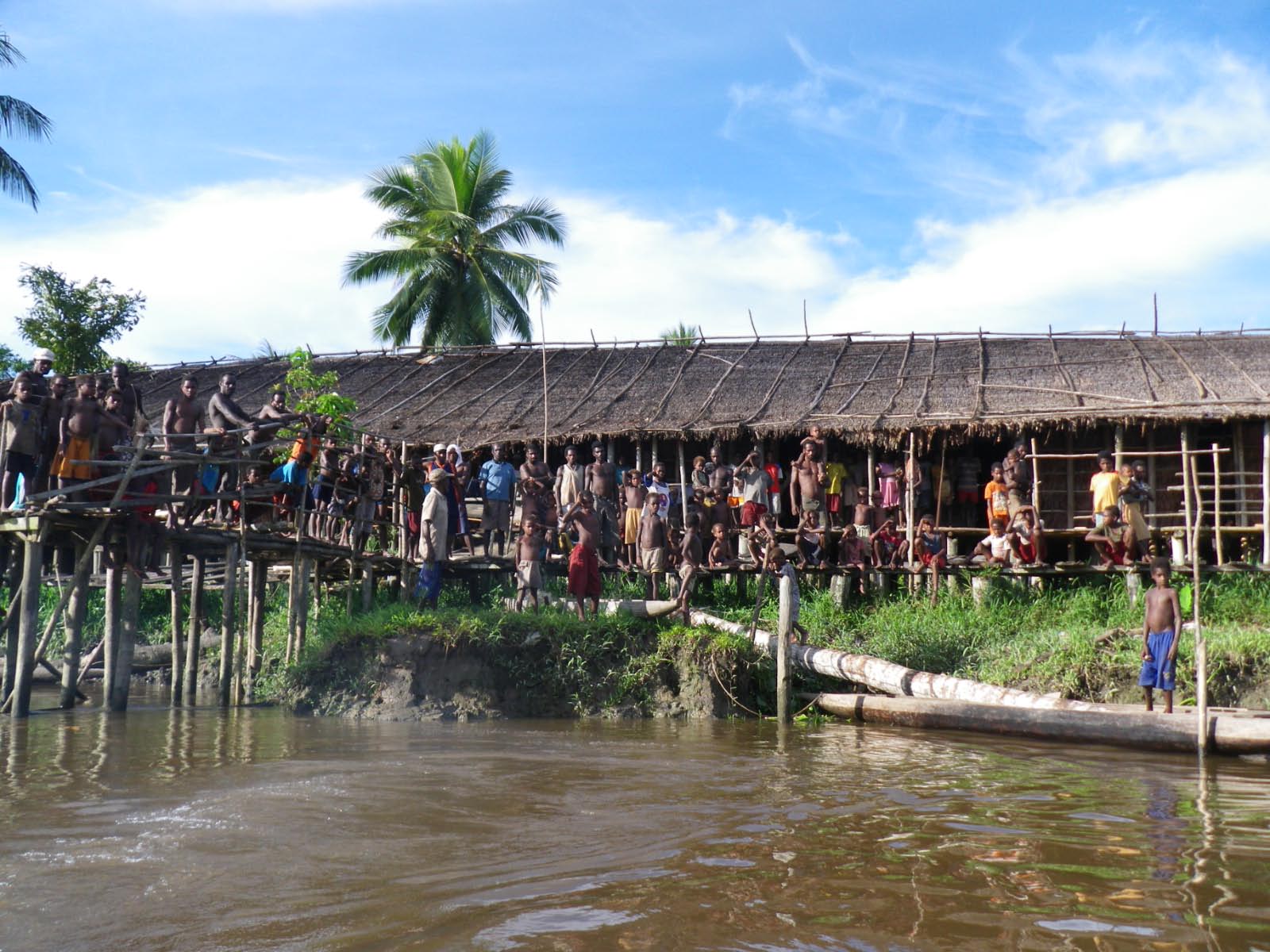 Chez les Papou Asmat