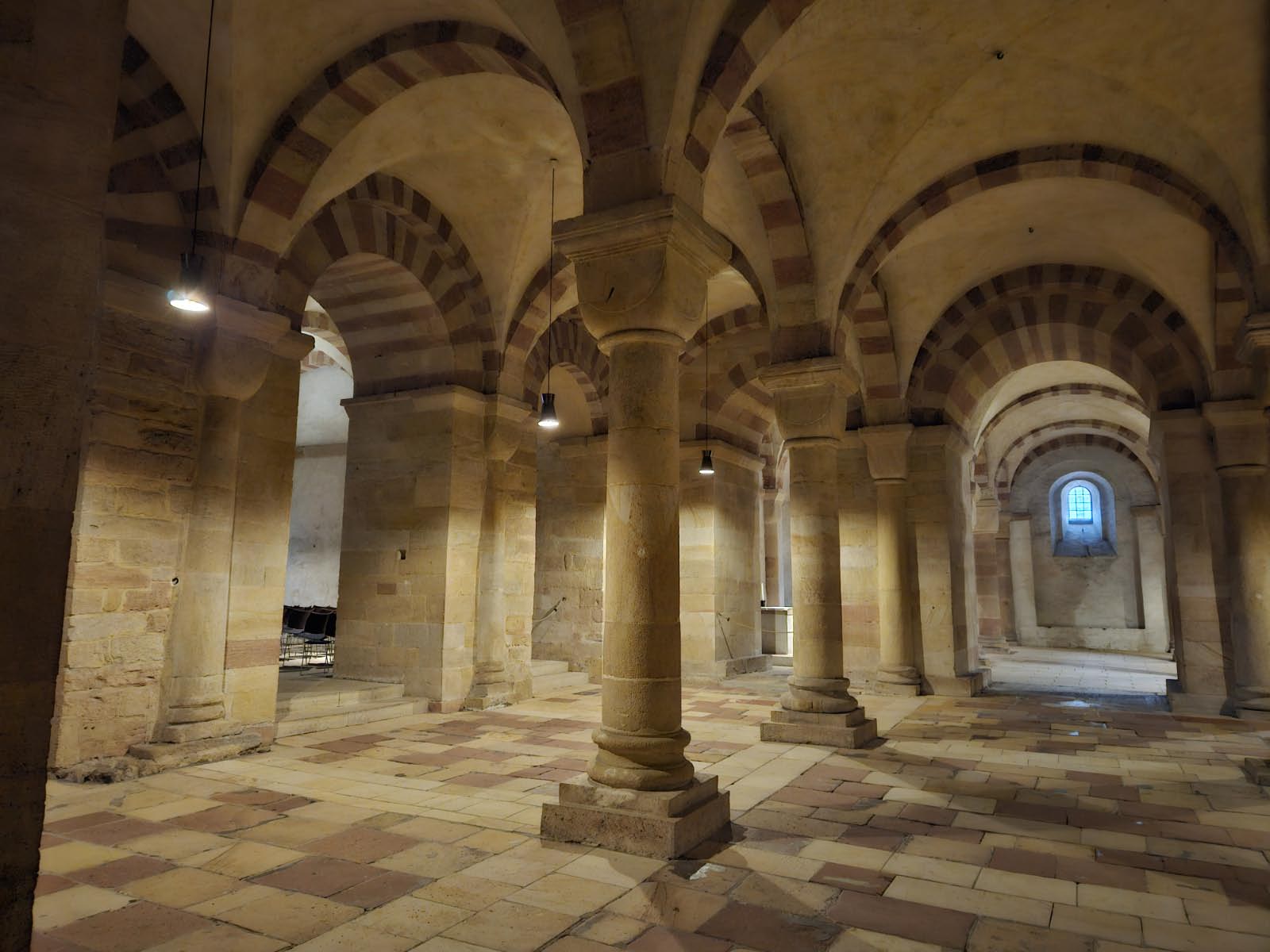 Crypte de la cathédrale de Spire (nécropole des empereurs du Saint Empire) Crypte de la cathédrale de Spire (nécropole des empereurs du Saint Empire)