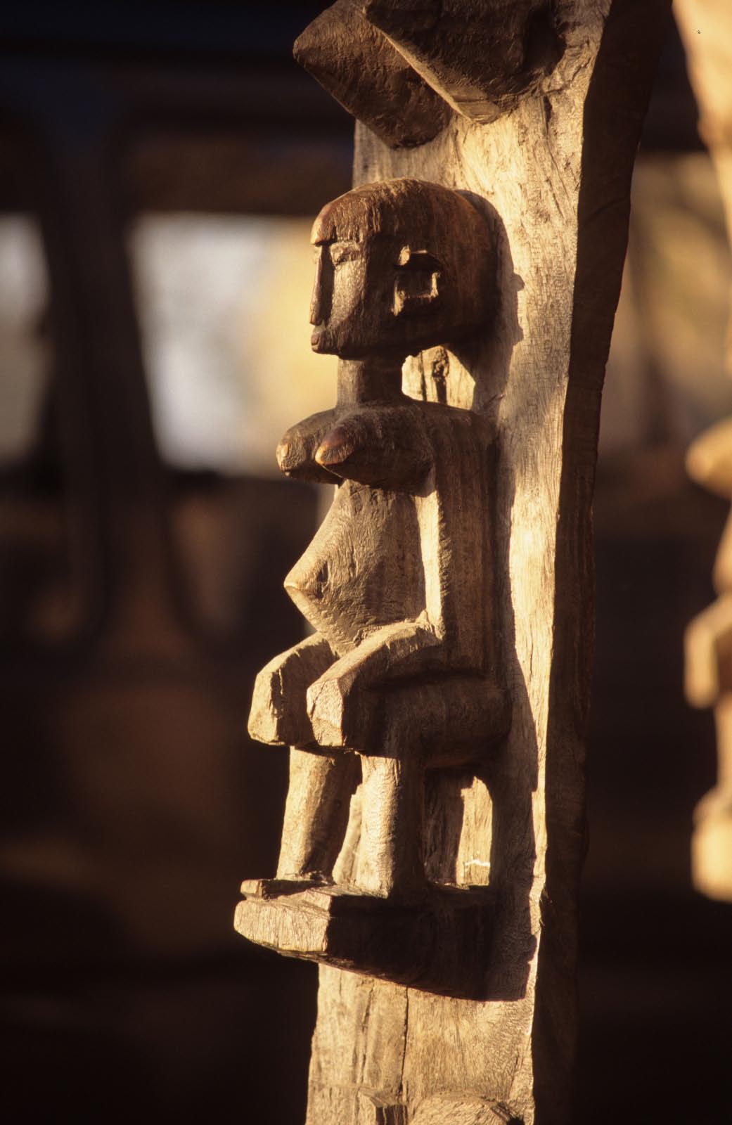 Idole chez les Dogons ( Mali) Idole chez les Dogons ( Mali)